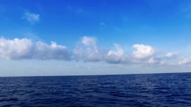 tekne yelken derin dalgalı mavi Akdeniz hareket