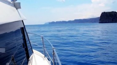 mavi deniz spor balıkçı tekne yan görünüm üzerinde yay Akdeniz üzerinden botla