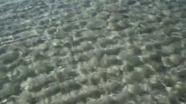 beyaz kum alt tropikal deniz plaj ripple su turkuaz yansımalar