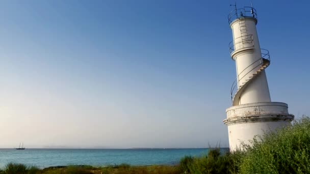 Farol de La Savina em Formentera nas ilhas Baleares — Vídeo de Stock