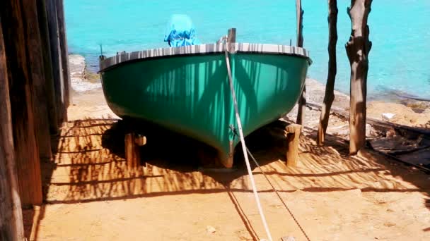 Balearic islands fisher boat wooden sunroof house with turquoise beach — Stock Video