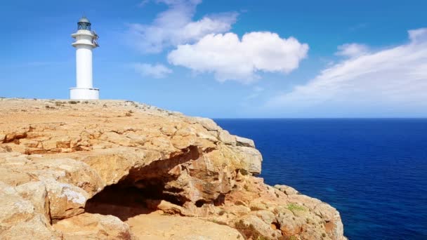 Barbaria cape formentera fyr i hög utsikt över Medelhavet — Stockvideo