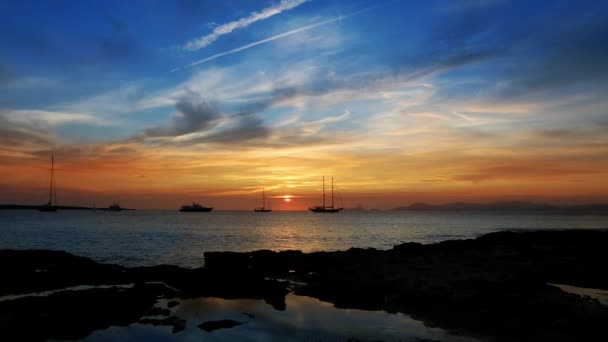 从福门特拉岛巴利阿里群岛的伊维萨岛海日落美景 — 图库视频影像