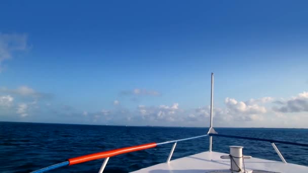 Caribisch gebied in mexico cancun naar isla mujeres veerboot boot sailng — Stockvideo