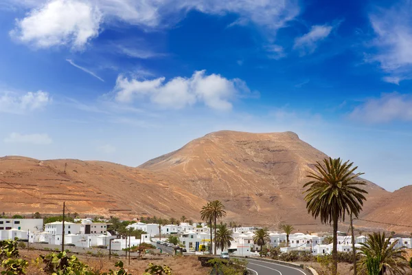 Lanzarote Yaiza white houses village — Stock Photo, Image