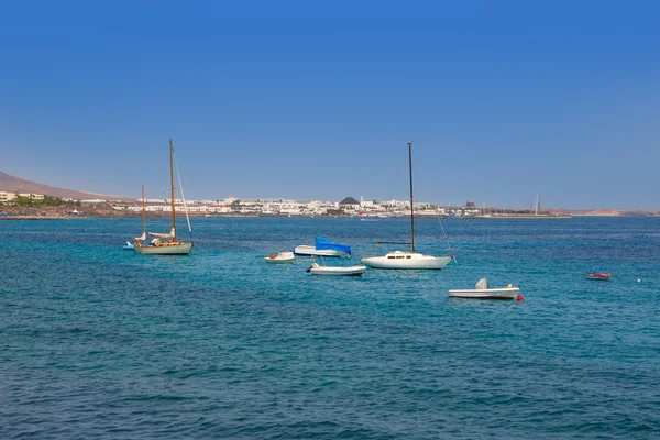 Lanzarote, playa blanca pláž v Atlantiku — Stock fotografie