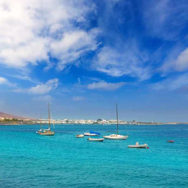 Lanzarote playa blanca strand in de Atlantische Oceaan — Stockfoto