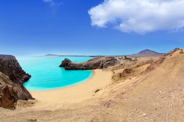 Lanzarote Papagayo turquoise beach and Ajaches — Stock Photo, Image