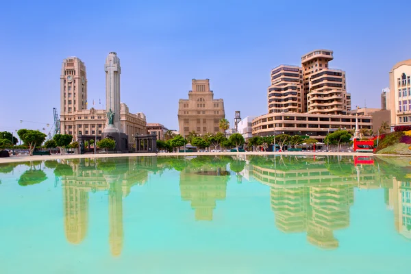 Santa cruz de tenerife v plaza de espana jezeře — Stock fotografie