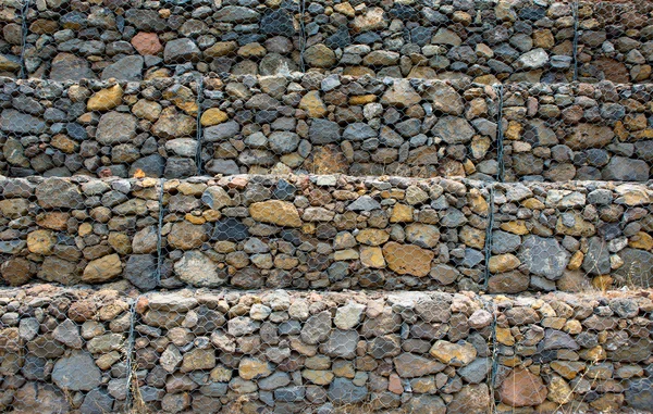 Каменная кладка на склоне горы на Тенерифе — стоковое фото