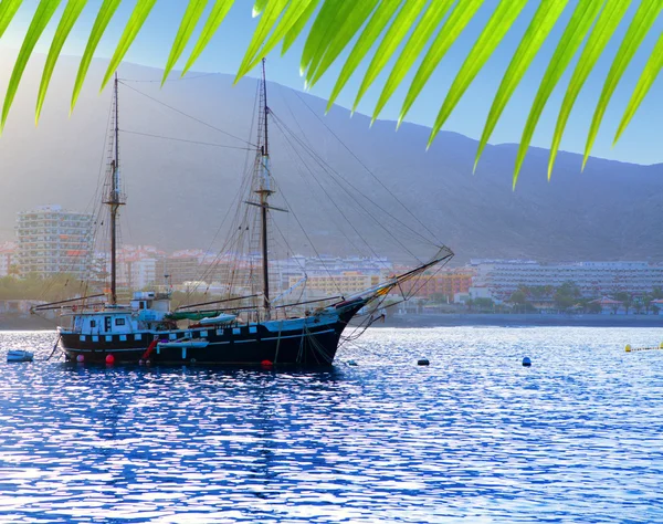 Los cristianos Hafen Segelboot Sonnenaufgang in adeje — Stockfoto