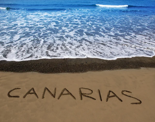 Areia de praia marrom com palavra escrita Canarias — Fotografia de Stock