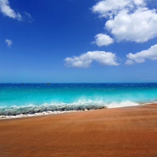 Canarische eilanden bruin zand strand turquoise water — Stockfoto