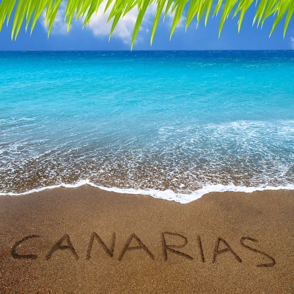 Areia de praia marrom com palavra escrita Canarias — Fotografia de Stock