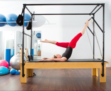 aerobik cadillac pilates eğitmeni kadın