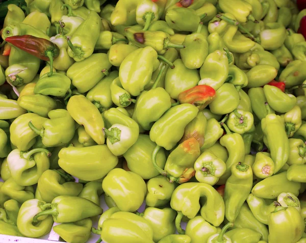 Green peppers in a market display — Stock Photo, Image