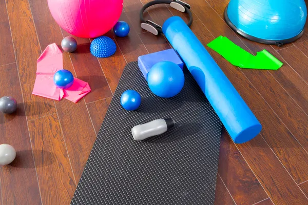 Aërobe pilates dingen zoals mat ballen roller magische ring — Stockfoto