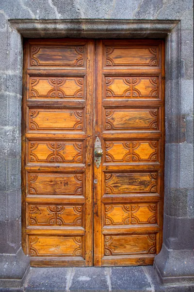 Αρχαία ξύλινη πόρτα Σάντα Κρουζ ντε Λα Πάλμα — Φωτογραφία Αρχείου
