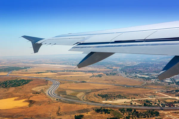 Vzletu letadlo z Madridu barajas ve Španělsku — Stock fotografie