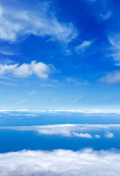 Cielo azul mar de nubes desde gran altitud —  Fotos de Stock