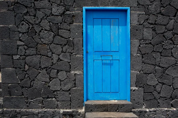Blue door lava stone masonry wall at La Palma — Stock Photo, Image