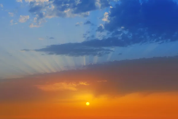 Puesta de sol nubes de cielo dramáticas en La Palma — Foto de Stock