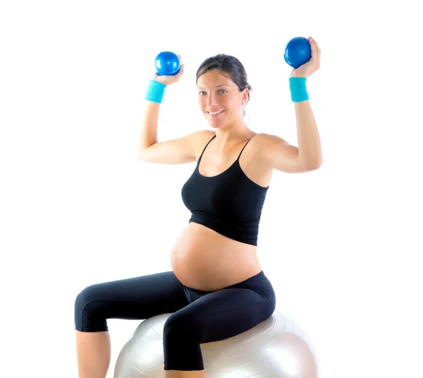 Mulher grávida bonita no ginásio de fitness — Fotografia de Stock