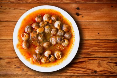 in helezon İspanyol tarzı hazırlanmış yemek