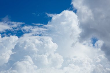 Cumulus mükemmel gökyüzü mavi arka plan ile