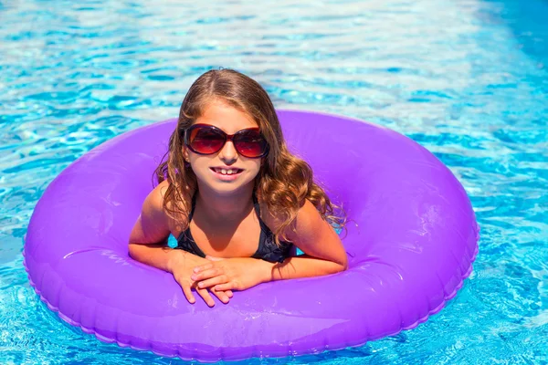 Bikini girl with sunglasses and inflatable pool ring — Stock Photo, Image