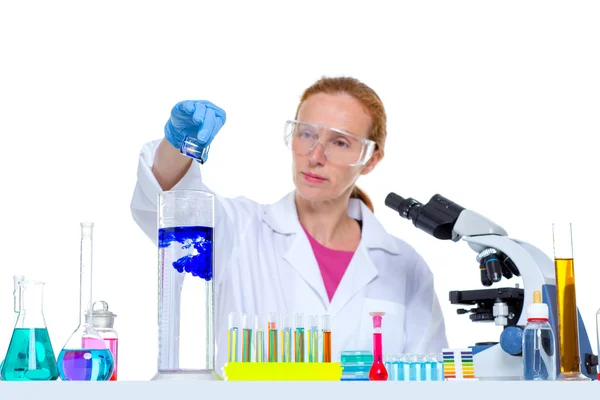 Laboratorio chimico scienziato donna con provetta — Foto Stock