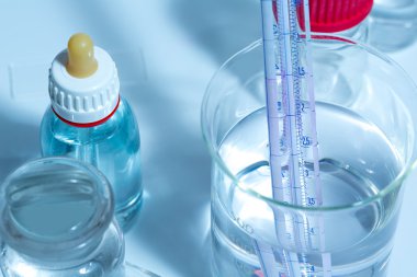 Kimyasal bilimsel laboratuvar malzemeleri test tüpü şişesi