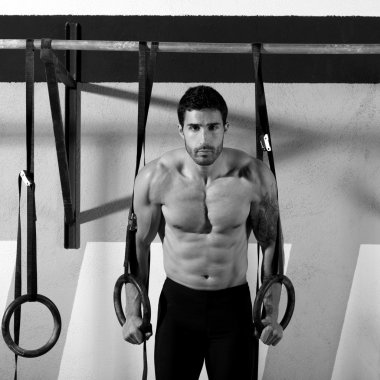 CrossFit dip halka adam iş vasıl jimnastik salonu
