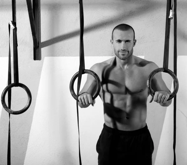 Crossfit dip ring man relaxed after workout at gym — Stock fotografie
