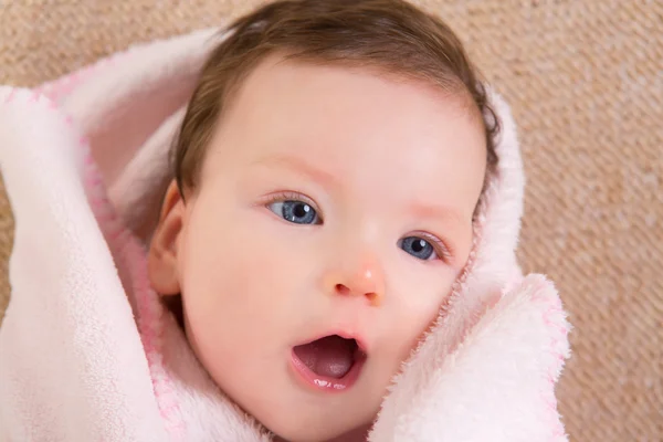 Bebê menina rosto retrato boca aberta — Fotografia de Stock