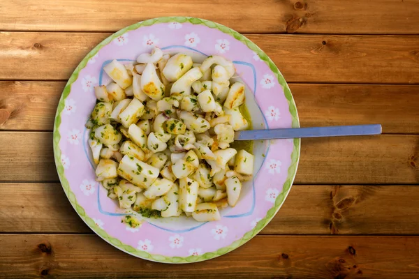 Σουπιές σέπια λεπιών με καλά σάλτσα σκόρδο και μαϊντανό — Φωτογραφία Αρχείου
