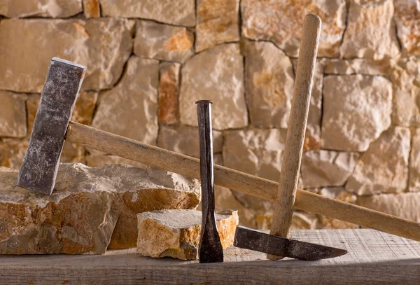 Hammer tools of stonecutter masonry work — Stock Photo, Image