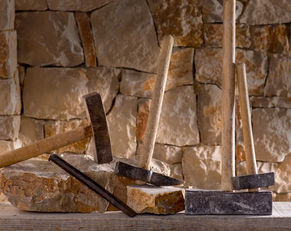 Hammer tools of stonecutter masonry work — Stock Photo, Image