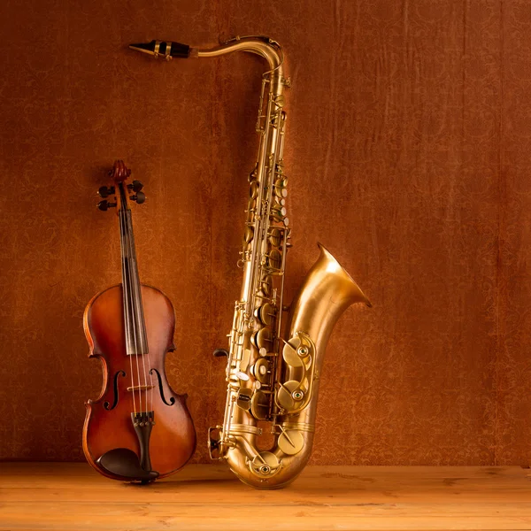 Classic music Sax tenor saxophone violin in vintage — Stock Photo, Image