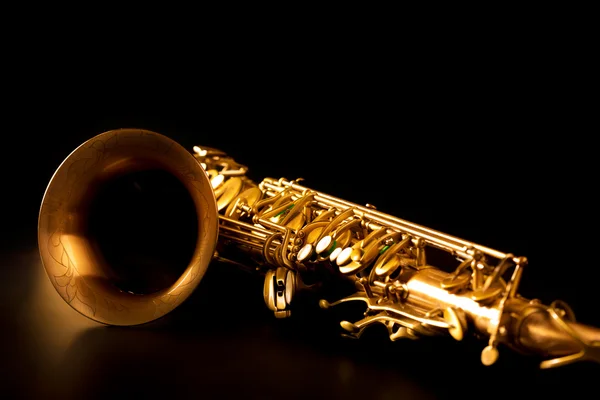 Saxofone dourado saxofone Tenor foco macro seletivo — Fotografia de Stock