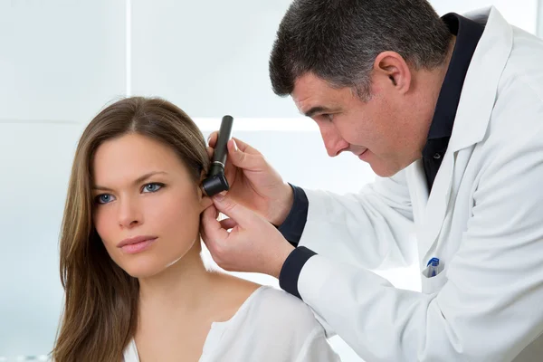 Doctor ENT checking ear with otoscope to woman patient — Stock Photo, Image