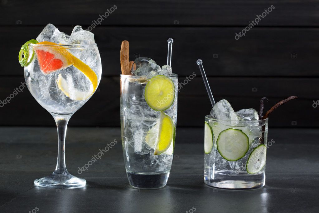 Cócteles de Gin tonic con pepino de lima y pomelo 2023