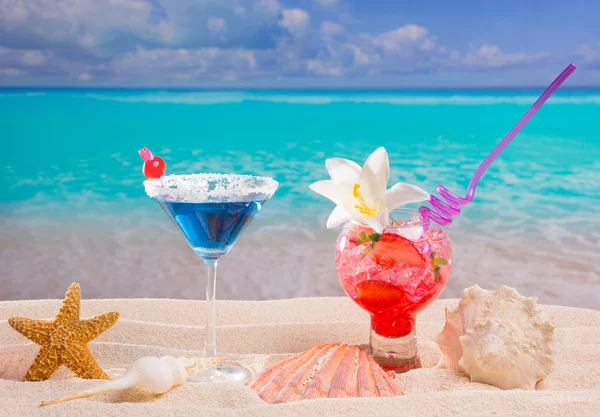 Beach tropical red and blue cocktail on caribbean white sand — Stock Photo, Image