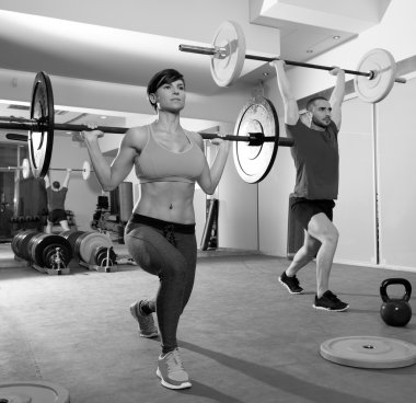 CrossFit fitness spor salonu halter çubuk grubu
