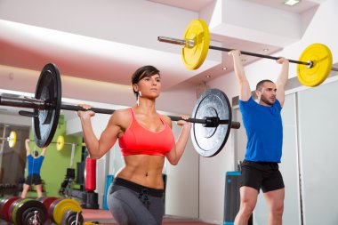 CrossFit fitness spor salonu halter çubuk grubu