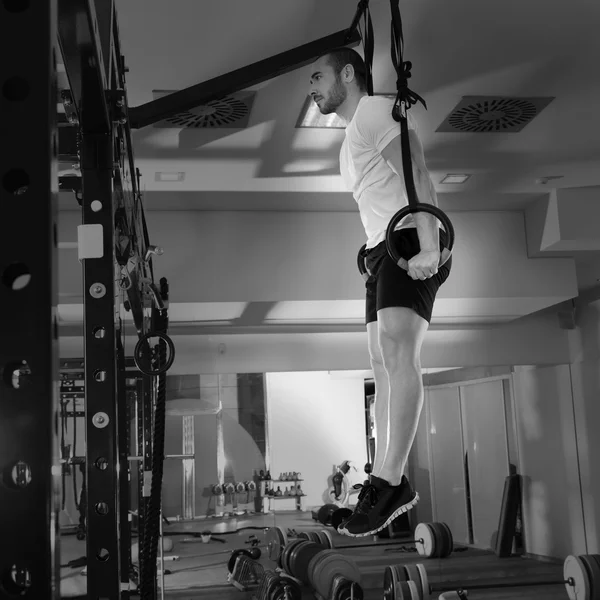 CrossFit fitness dip zavolat muž namáčení cvičení cvičení — Stock fotografie