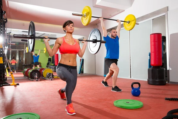 Crossfit fitness ginásio levantamento de peso bar grupo — Fotografia de Stock