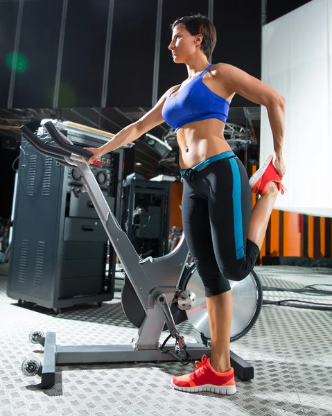 Aerobics spinning monitor trainer woman stretching — Stock Photo, Image
