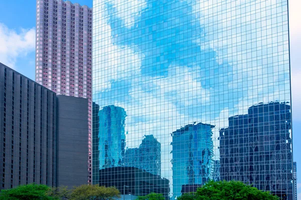 Houston rascacielos del centro disctict cielo azul espejo — Foto de Stock