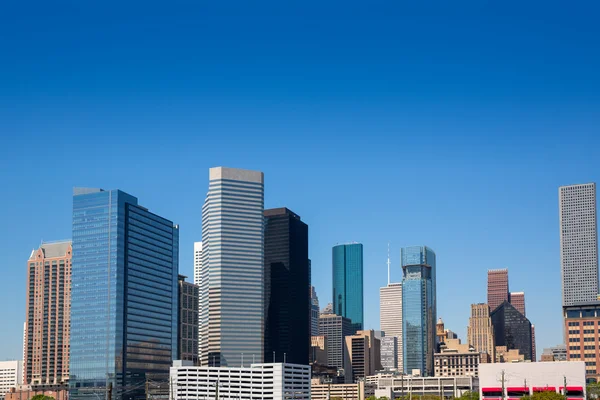Houston centrum skyscrappers panoramę na błękitne niebo — Zdjęcie stockowe